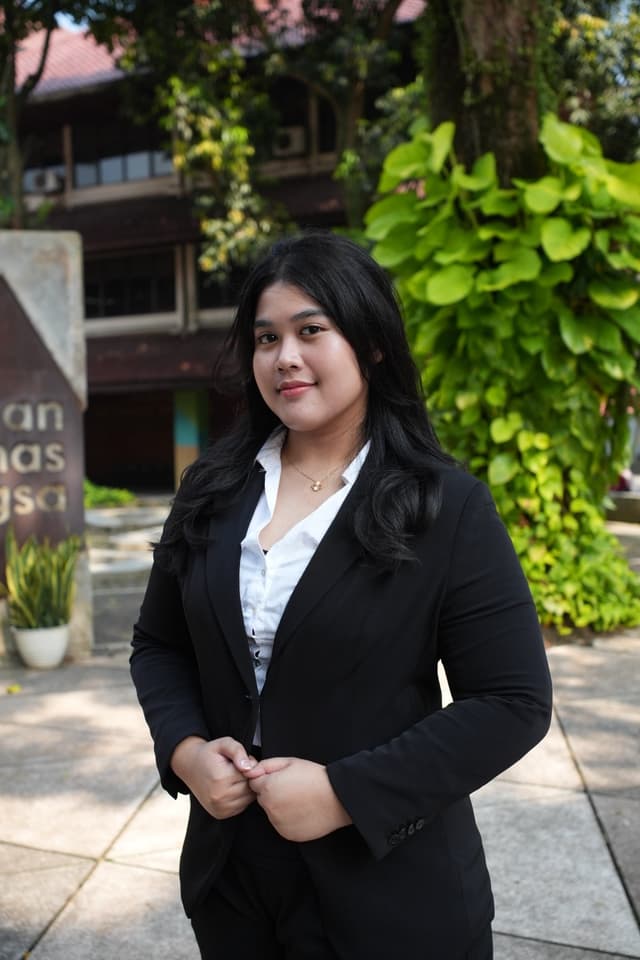 Sherina Ellyora